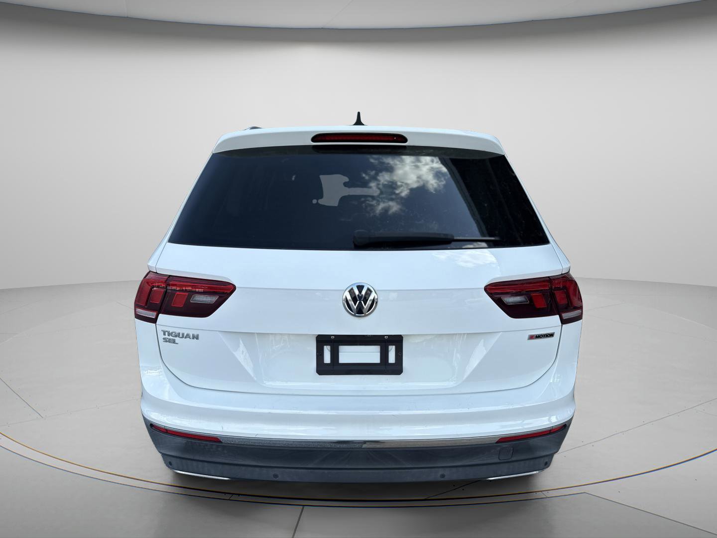 Used 2019 Volkswagen Tiguan SEL Premium image 5