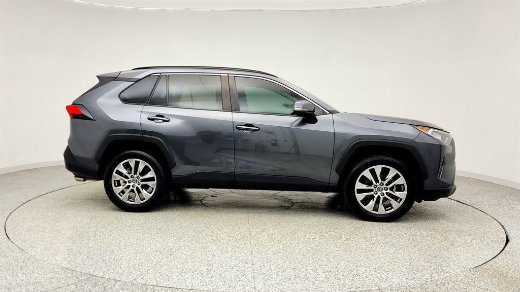 Used 2021 Toyota RAV4 XLE Premium image 4