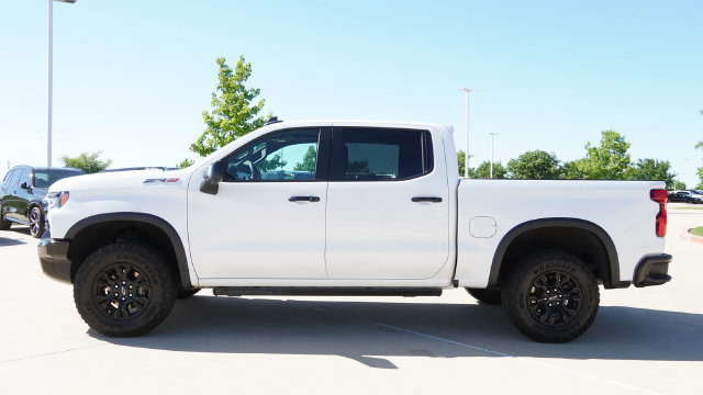 Used 2024 Chevrolet Silverado 1500 ZR2 w/ Technology Package AWD/4WD image 3