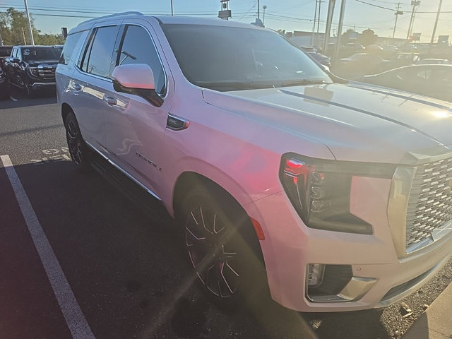 Used 2024 GMC Yukon Denali w/ Advanced Technology Package AWD/4WD image 2