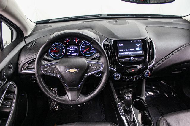 Used 2017 Chevrolet Cruze Premier FWD image 19