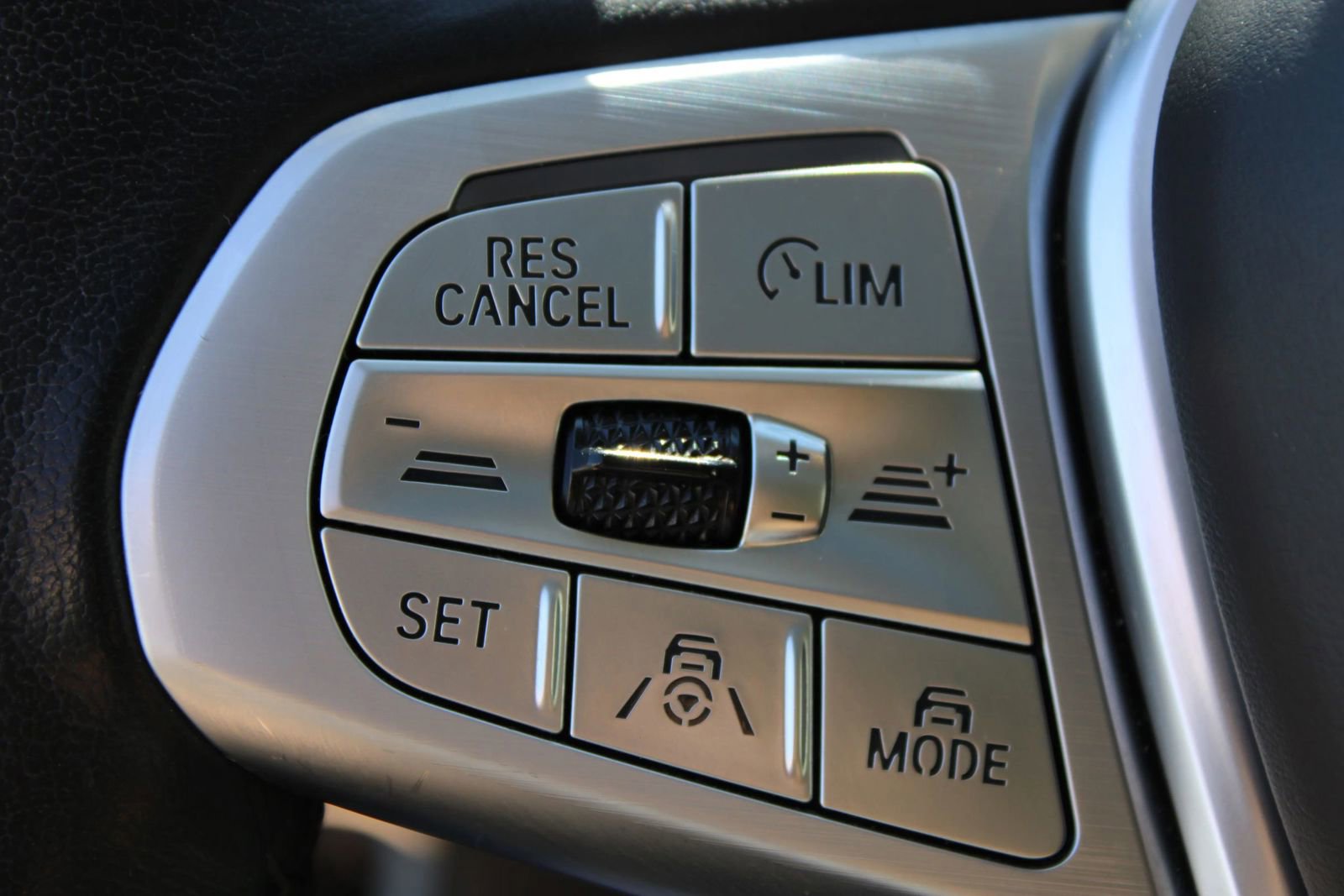 Used 2022 BMW X7 xDrive40i w/ Premium Package image 37