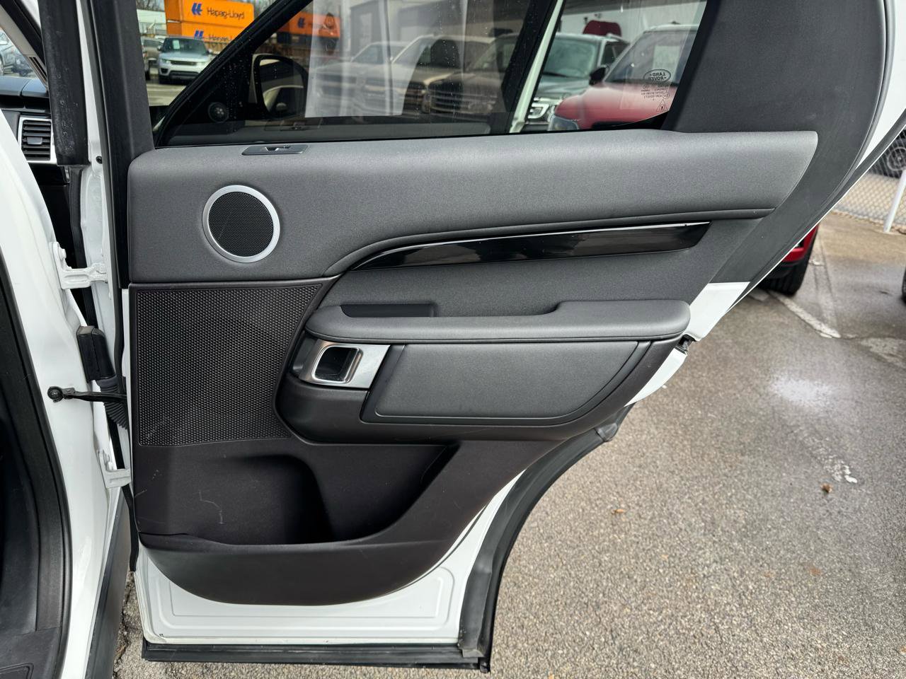 Used 2017 Land Rover Discovery SE image 20