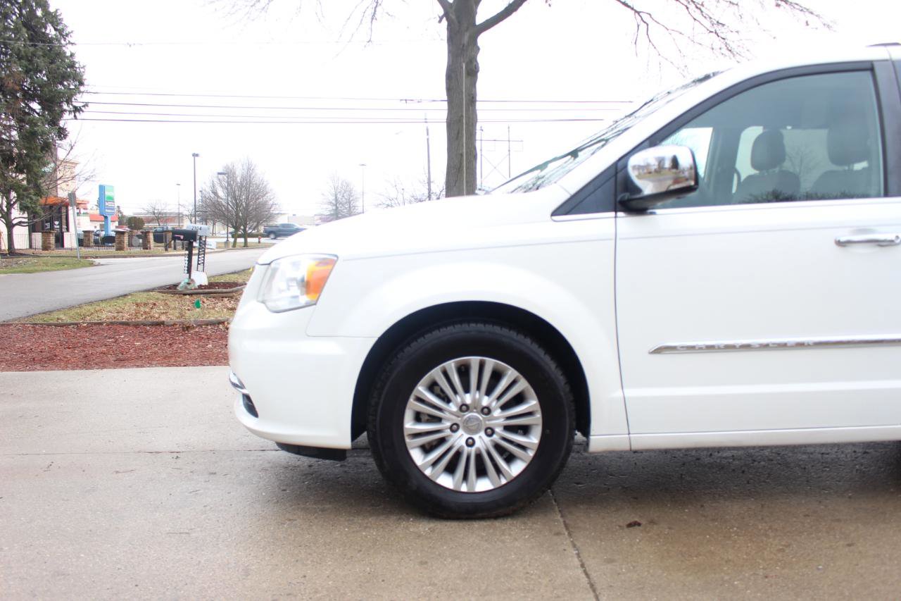 Used 2013 Chrysler Town & Country Limited w/ Trailer Tow Group FWD image 52