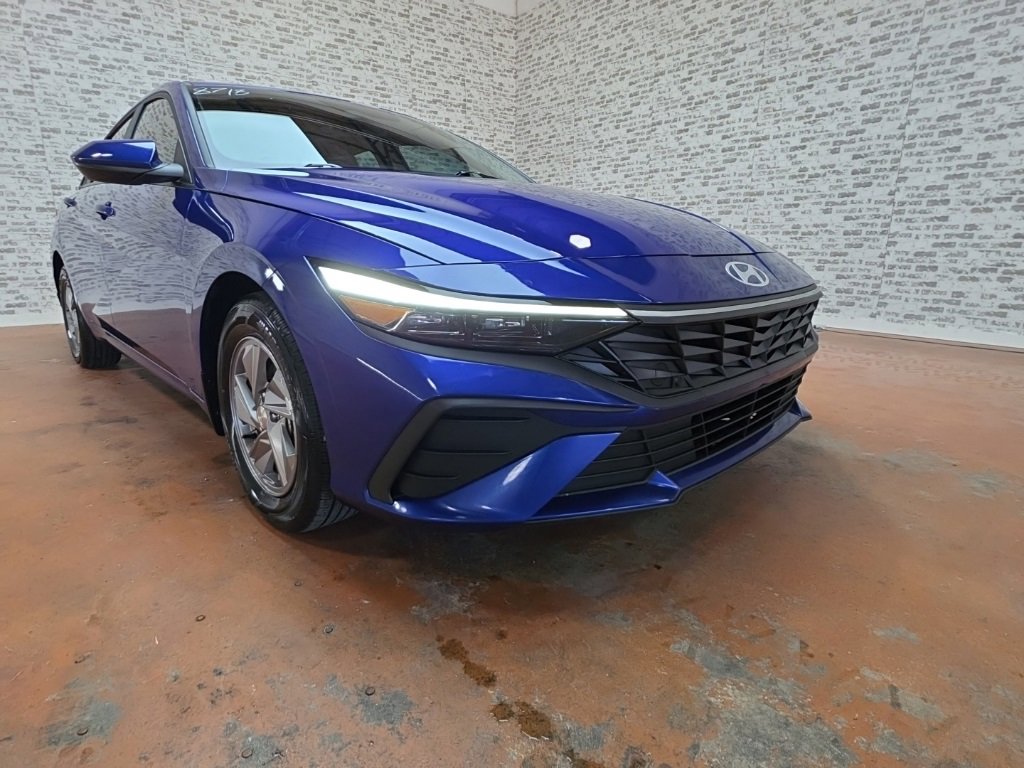 Used 2025 Hyundai Elantra SE image 7