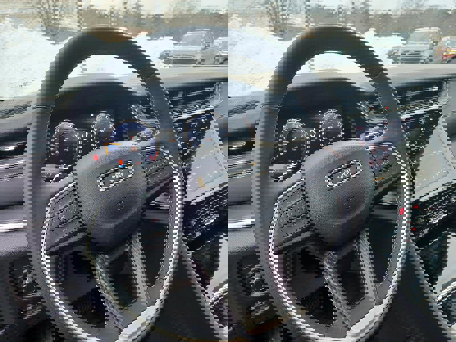 Used 2023 Jeep Grand Cherokee Altitude image 9