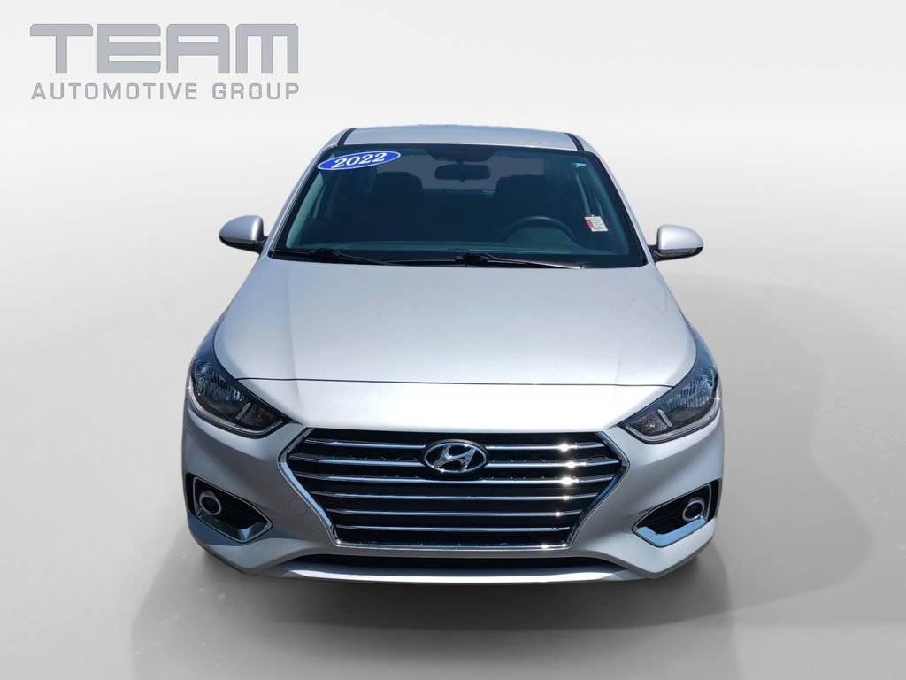 Used 2022 Hyundai Accent SEL FWD image 2