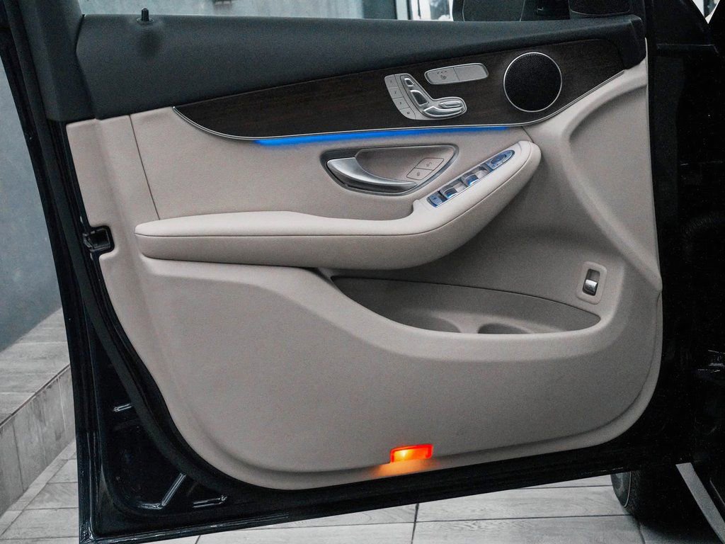 Used 2022 Mercedes-Benz GLC 300 4MATIC image 11