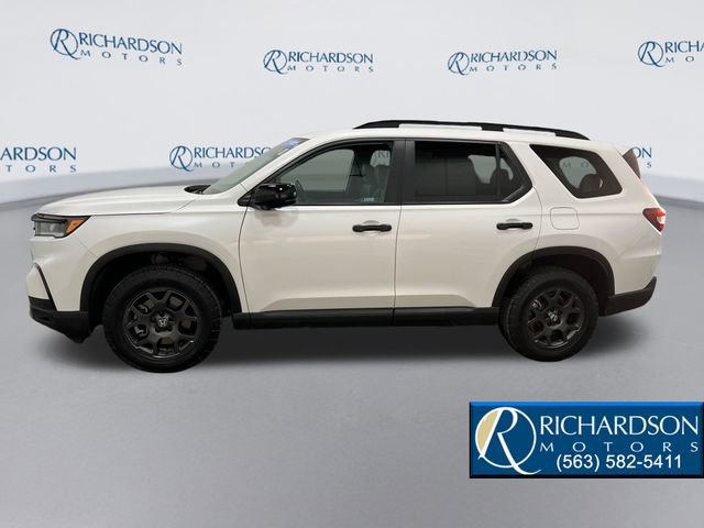 Used 2025 Honda Pilot TrailSport image 2