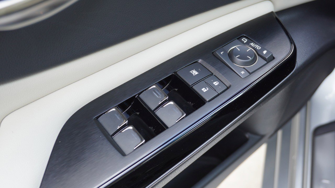 Certified 2023 Lexus ES 350 w/ Premium Package image 23