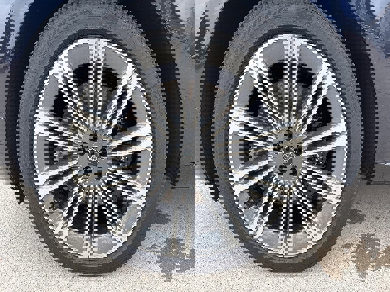 Used 2025 Land Rover Range Rover Long Wheelbase Autobiography image 7