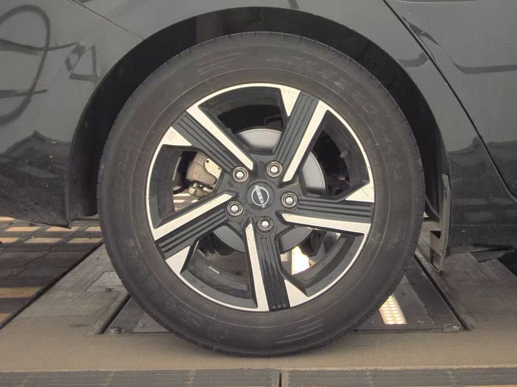 Used 2024 Nissan Sentra SV image 32