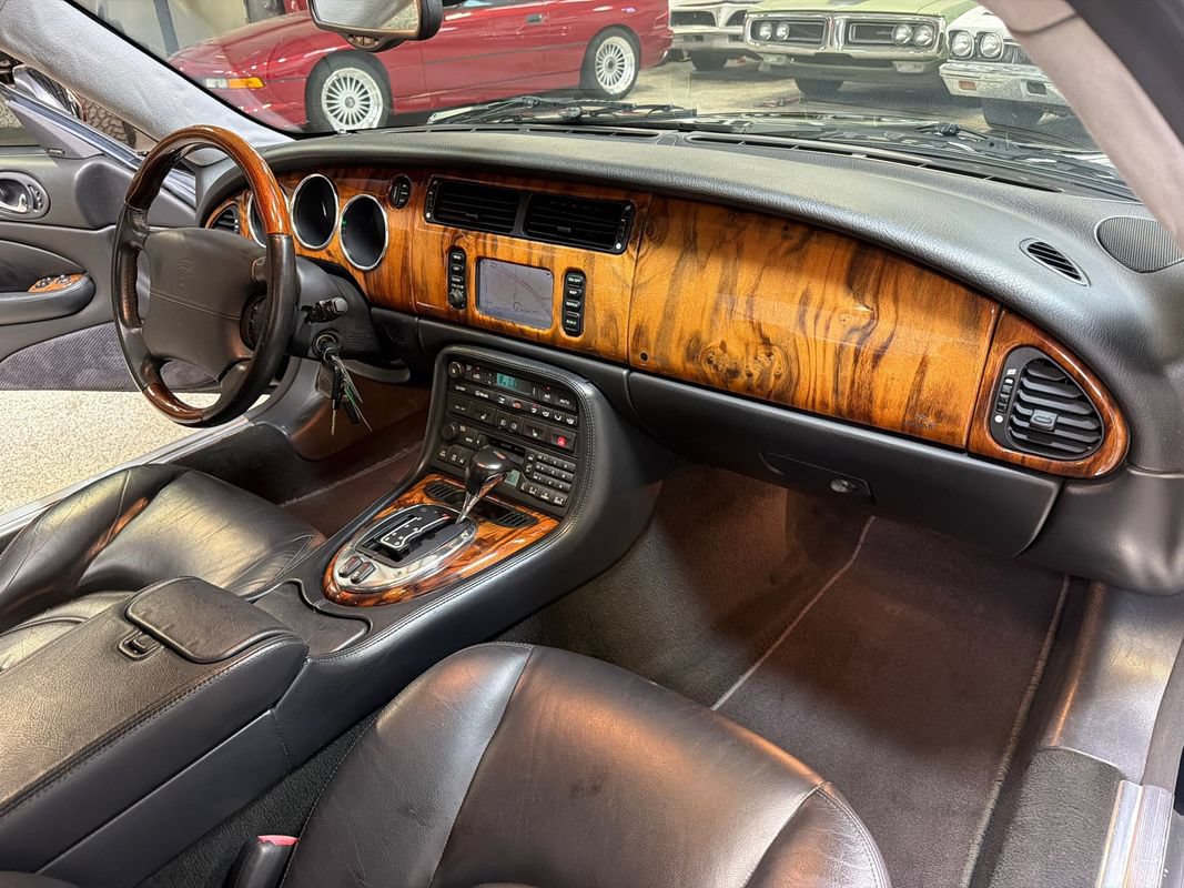 Used 2005 Jaguar XK8 Coupe RWD image 27