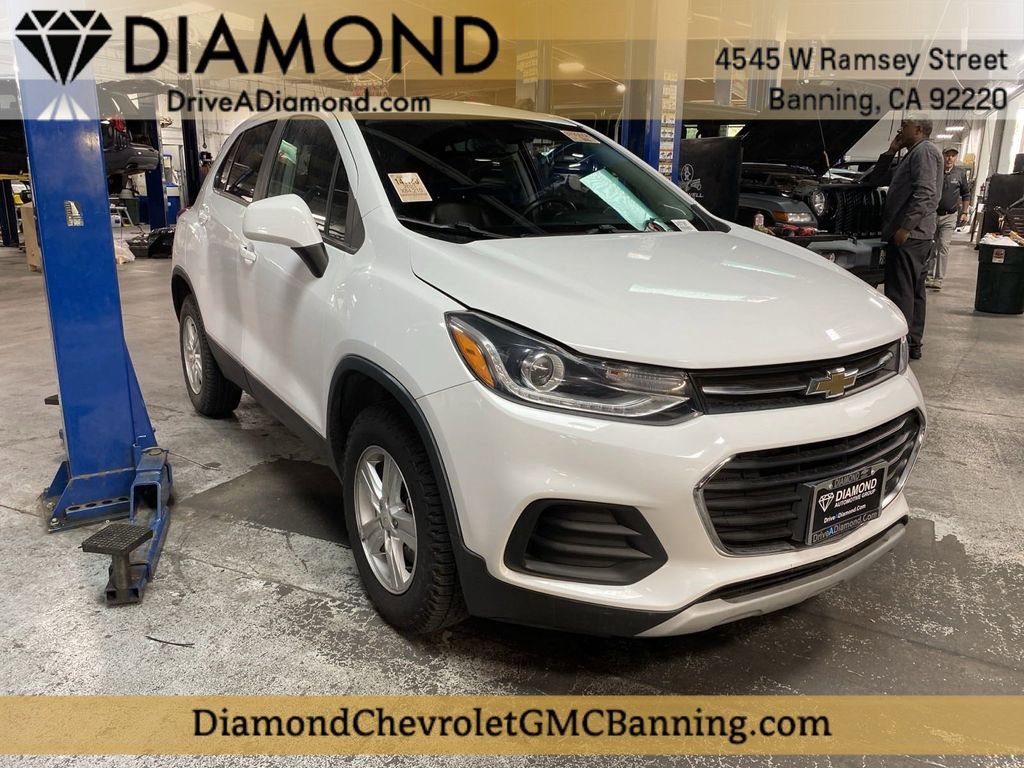 Used 2021 Chevrolet Trax LT w/ Premium Seat Package AWD/4WD image 1