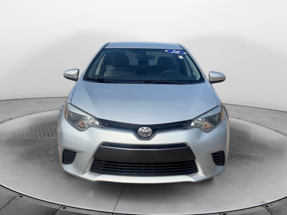 Used 2016 Toyota Corolla LE FWD image 2