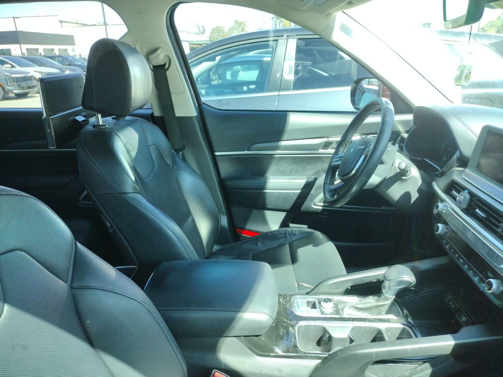 Used 2022 Kia Telluride LX image 4