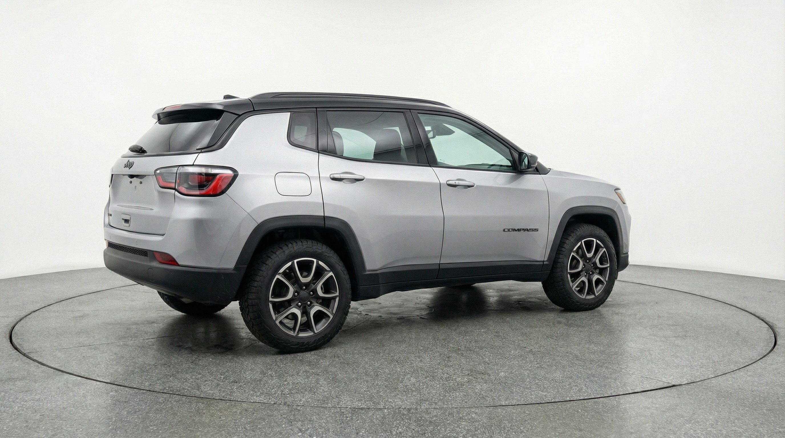 Used 2025 Jeep Compass Trailhawk image 9