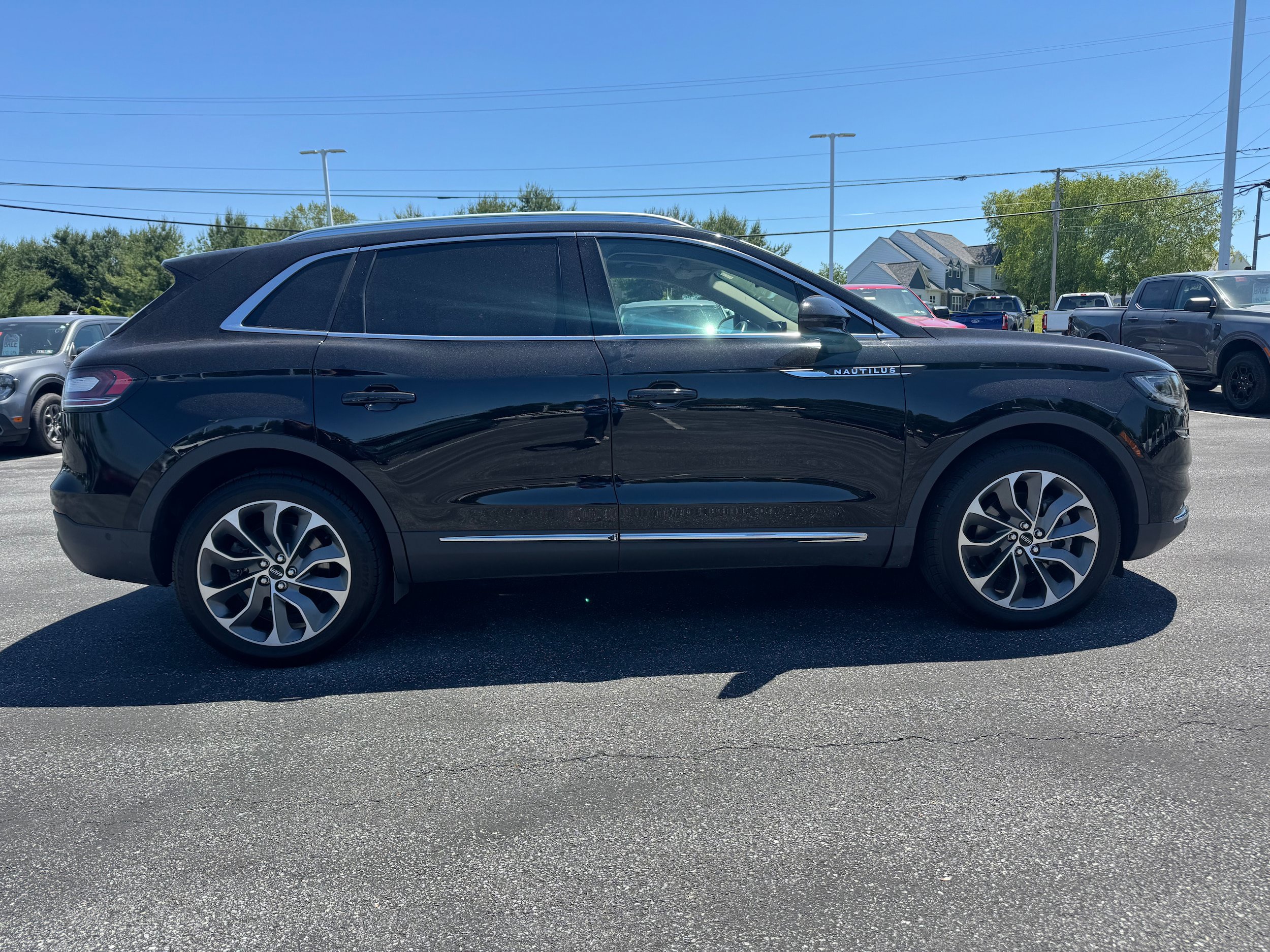 Used 2023 Lincoln Nautilus Reserve w/ Equipment Group 201A AWD/4WD image 6