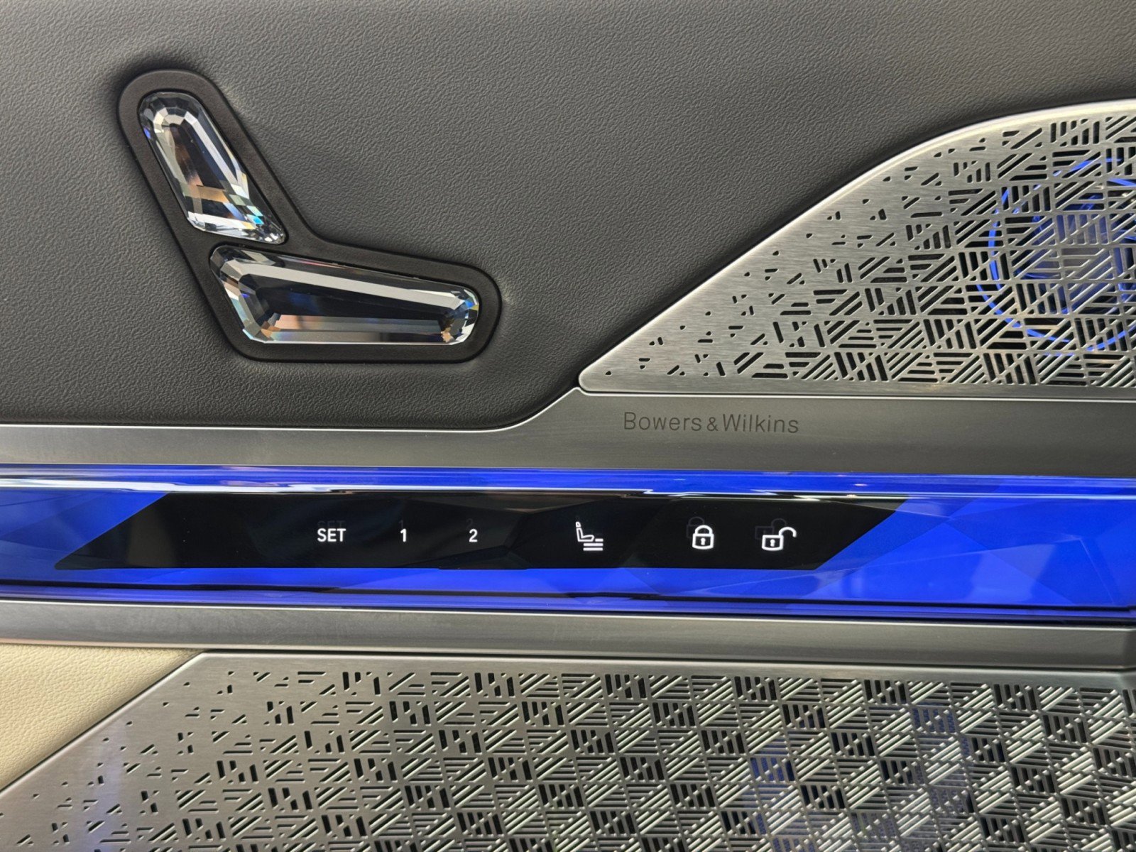 Used 2023 BMW i7 xDrive60 w/ Executive Package 2 image 18