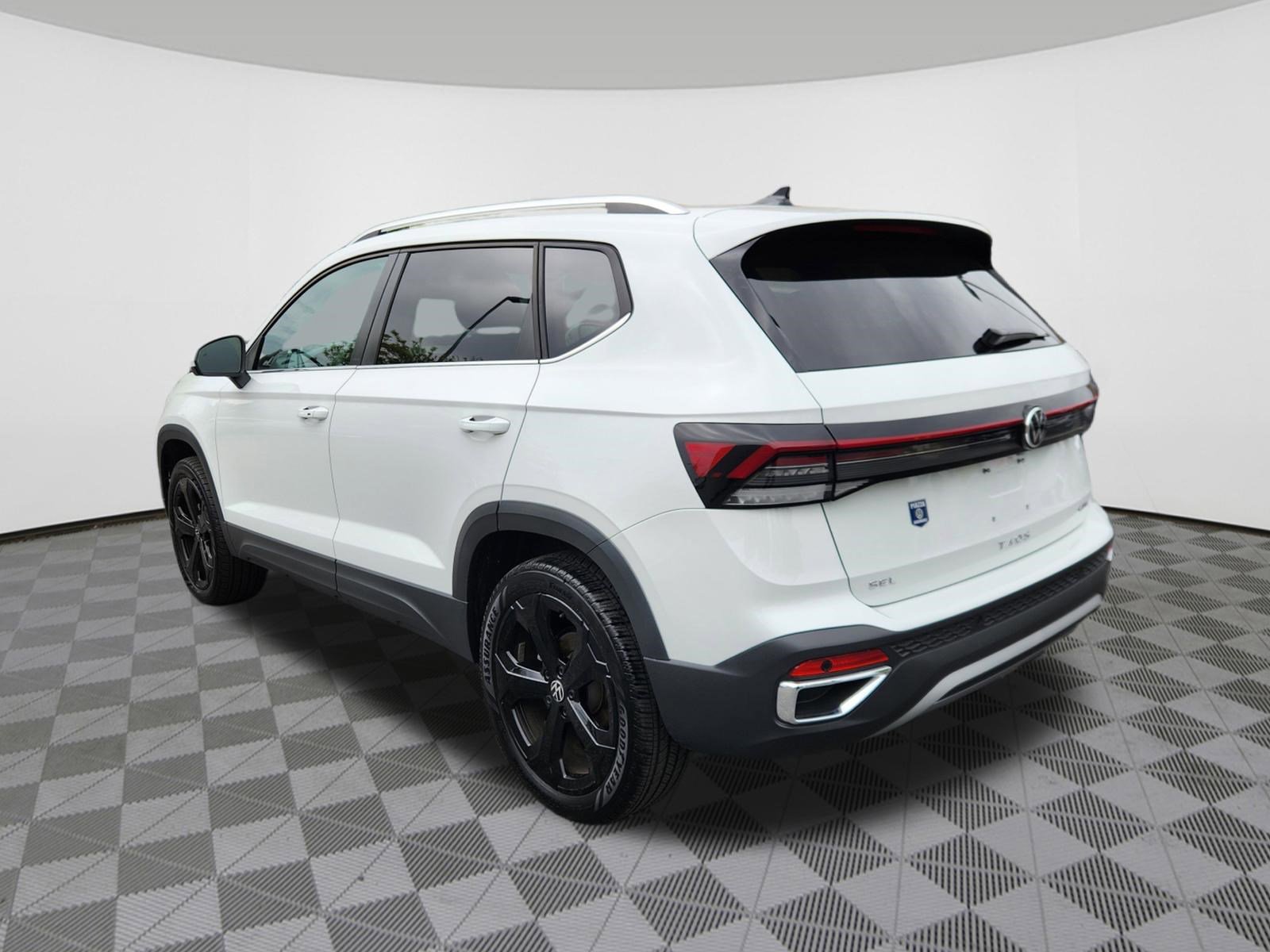 Certified 2025 Volkswagen Taos SEL w/ Black Wheel Plus Package AWD/4WD image 3