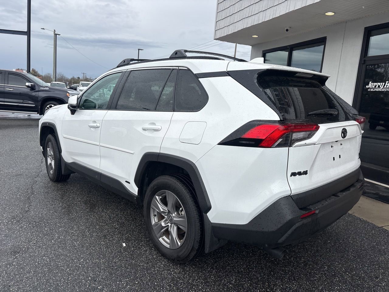 Used 2025 Toyota RAV4 XLE w/ Convenience Package image 6