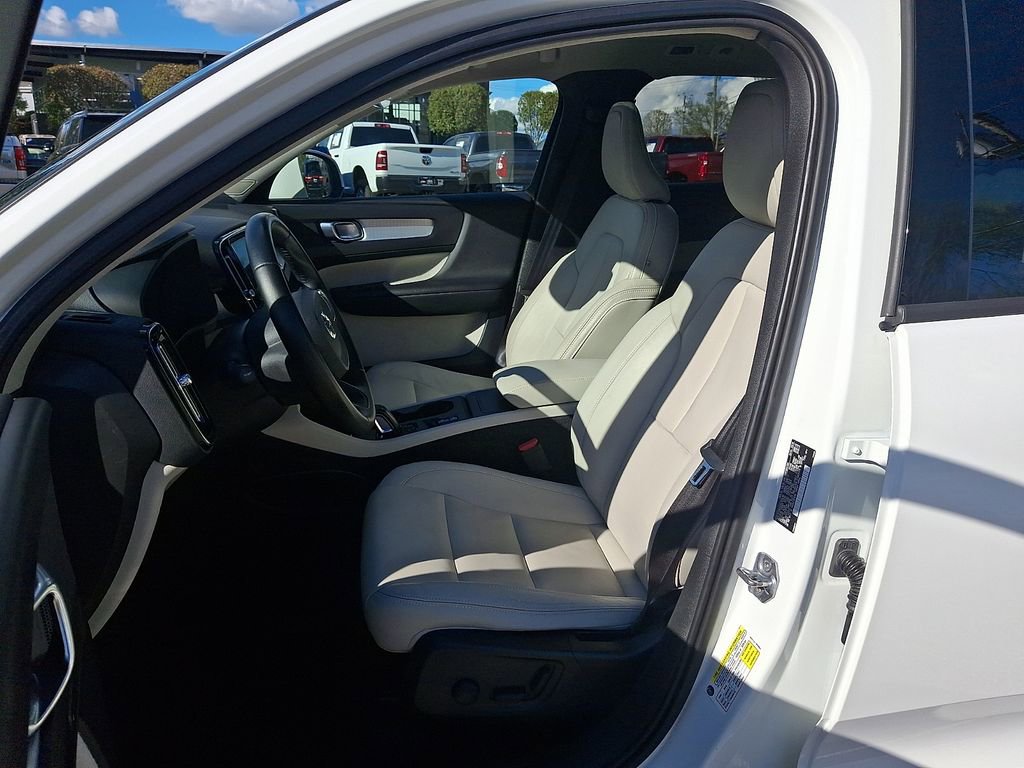 Used 2019 Volvo XC40 T5 Momentum image 13