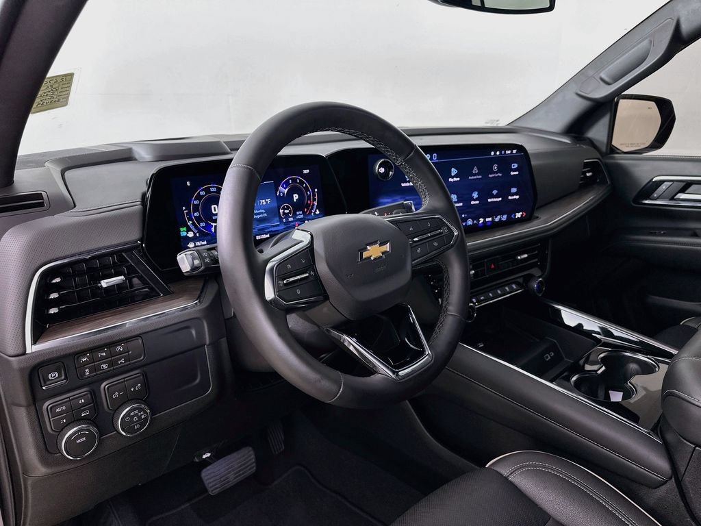 Used 2026 Chevrolet Suburban Premier AWD/4WD image 9