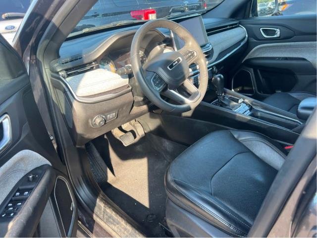 Used 2023 Jeep Compass Latitude w/ Sun and Sound Group AWD/4WD image 9
