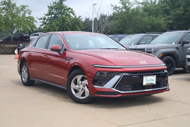 Certified 2025 Hyundai Sonata SE FWD image 2