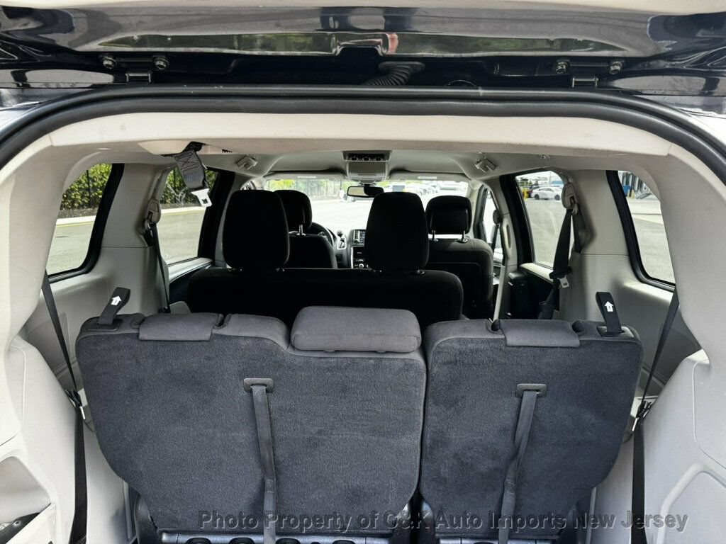 Used 2019 Dodge Grand Caravan SE w/ UConnect Hands-Free Group FWD image 16