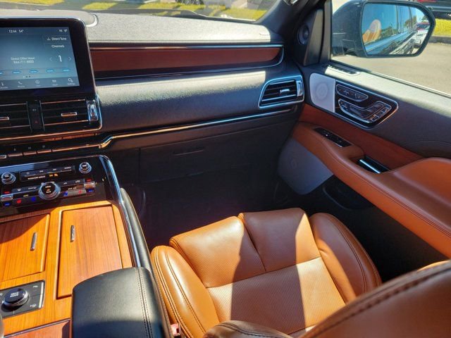 Certified 2020 Lincoln Navigator L Reserve w/ Luxury Package AWD/4WD image 23