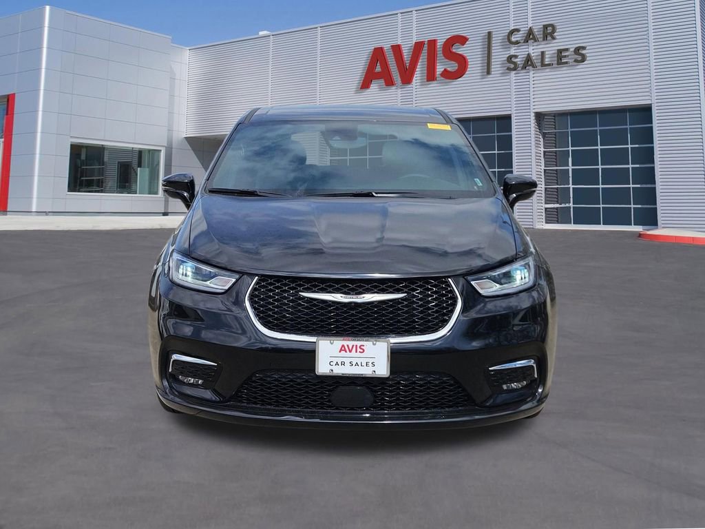 Used 2025 Chrysler Pacifica Select image 10