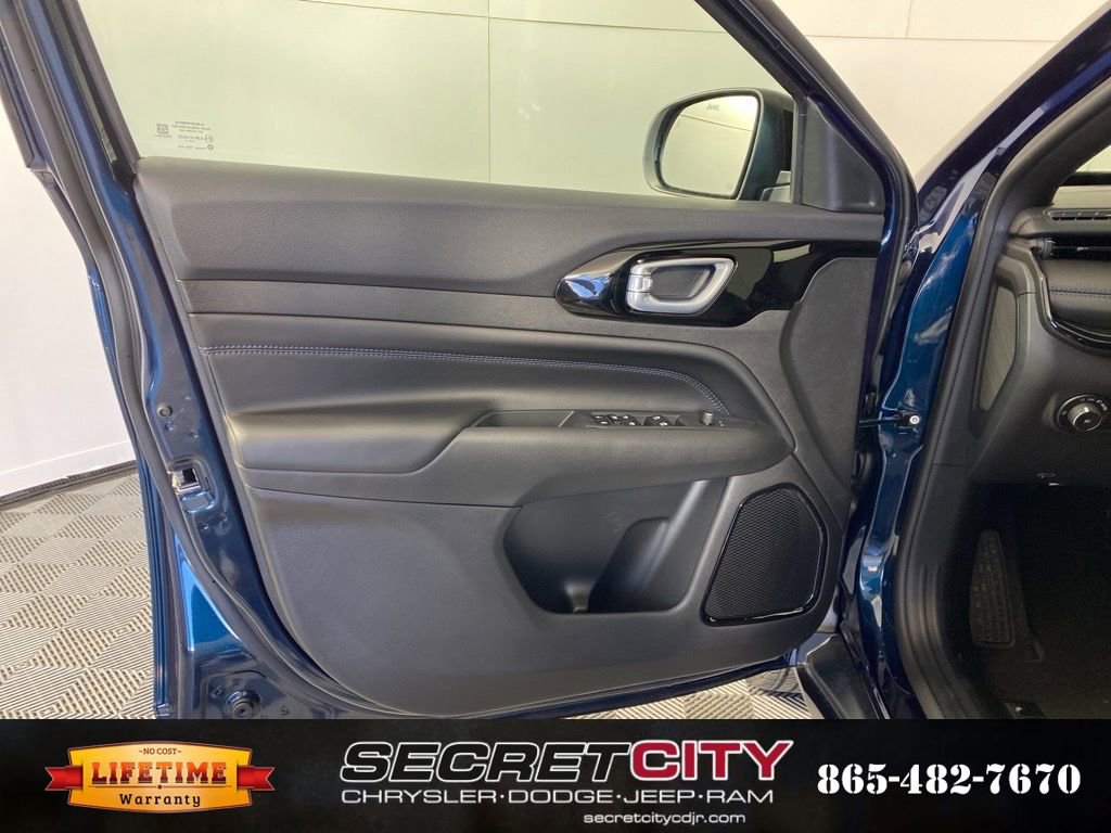 New 2026 Jeep Compass Latitude image 12