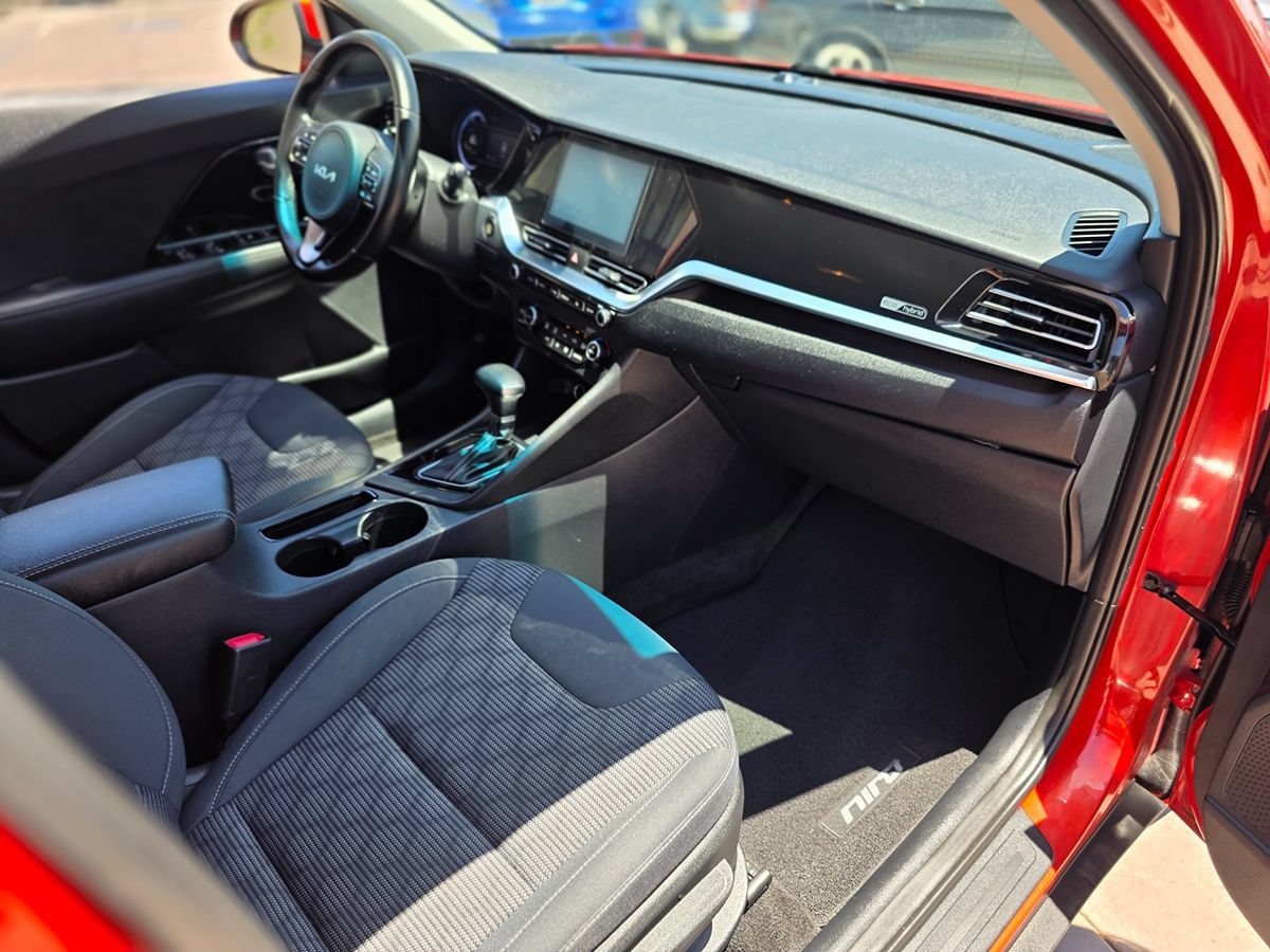 Used 2022 Kia Niro LXS FWD image 10