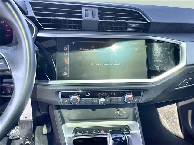 Used 2025 Audi Q3 2.0T Premium image 6