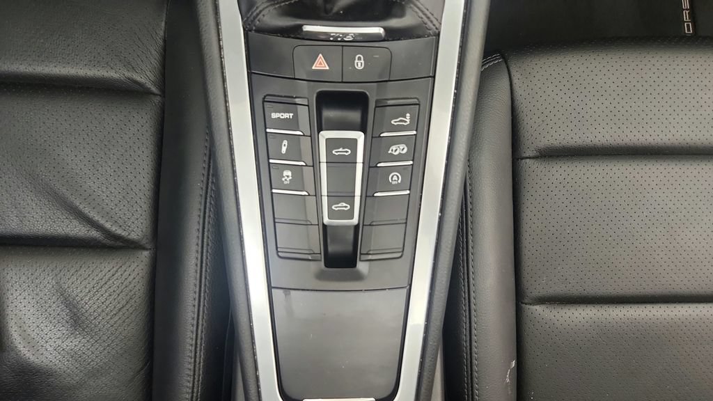 Used 2018 Porsche 718 Boxster S RWD image 27