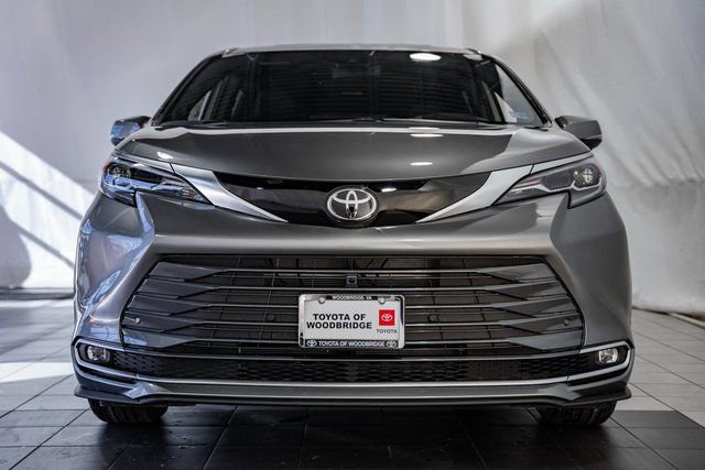 New 2026 Toyota Sienna Platinum image 2