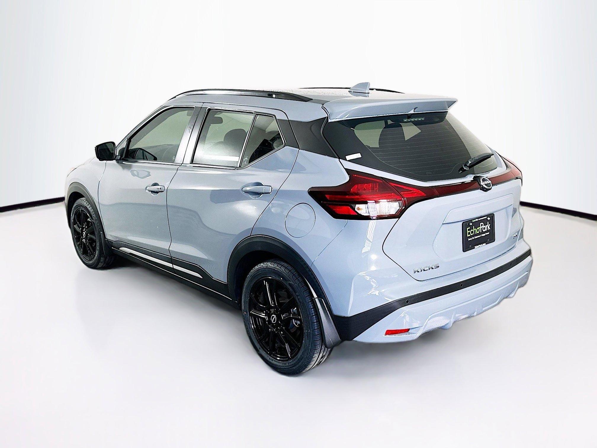 Used 2023 Nissan Kicks SR image 5