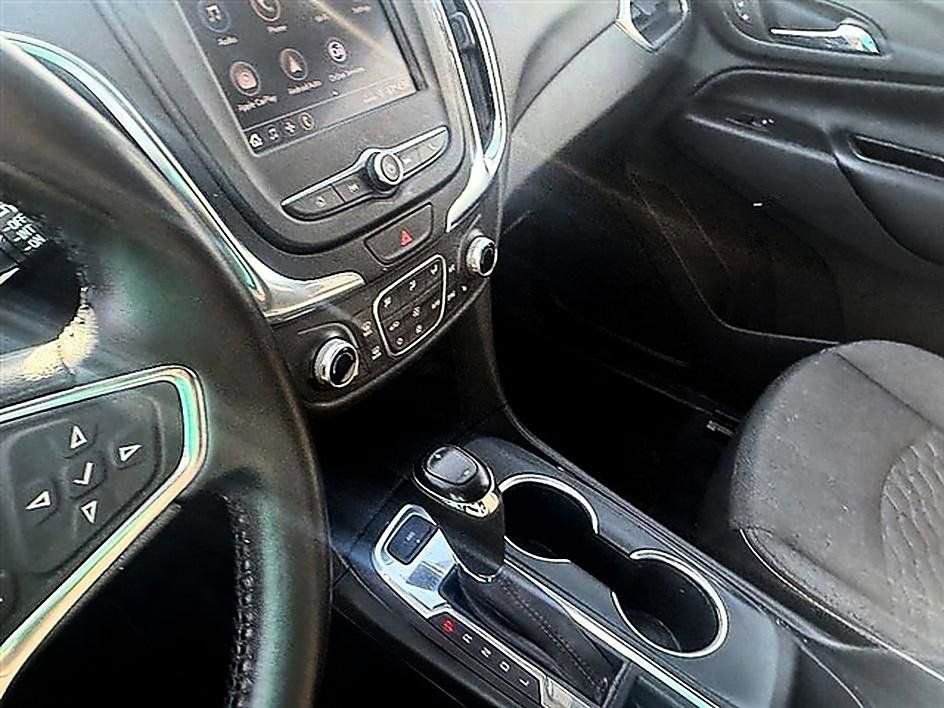 Used 2021 Chevrolet Equinox LT image 3