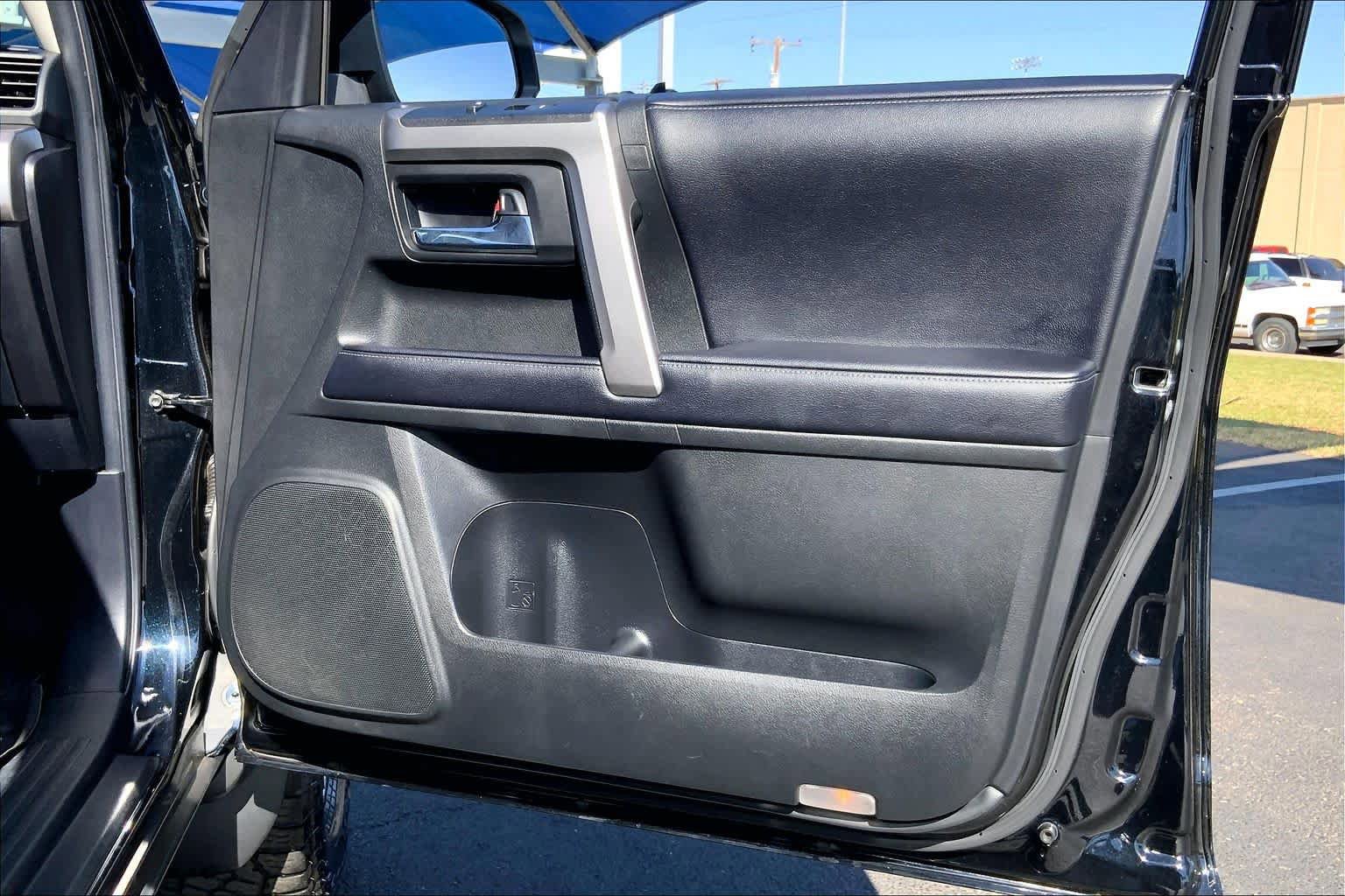 Used 2020 Toyota 4Runner SR5 Premium w/ Moonroof Package AWD/4WD image 23