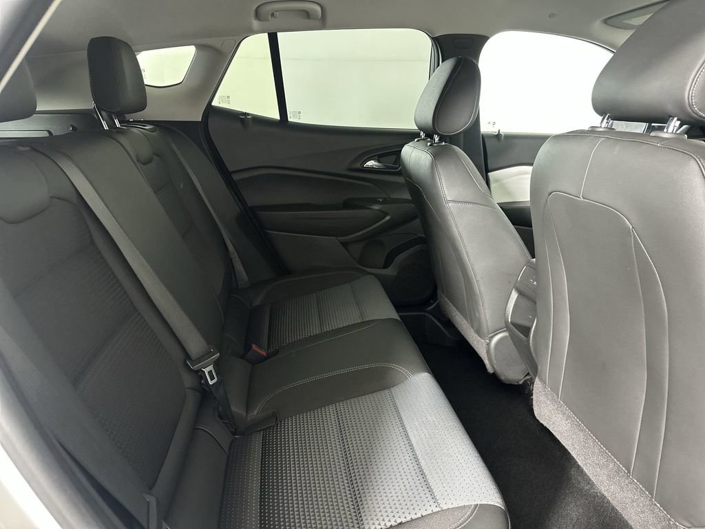 Used 2024 Chevrolet Trax LT w/ Driver Confidence Package FWD image 27