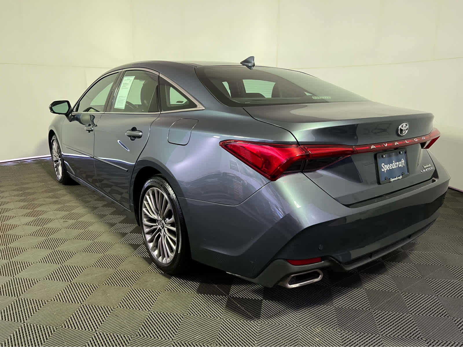 Used 2022 Toyota Avalon Limited w/ Advanced Safety Package FWD image 6