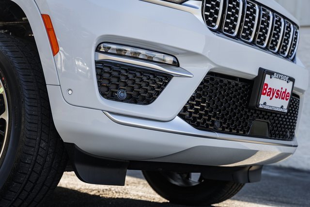 New 2025 Jeep Grand Cherokee Summit image 16