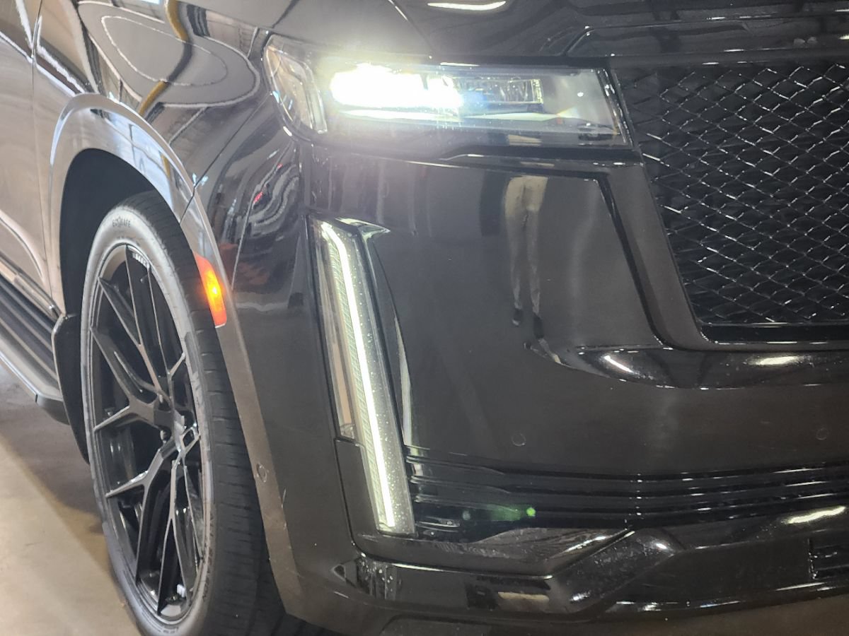 Used 2021 Cadillac Escalade Sport w/ Driver Assist Tech Package AWD/4WD image 18