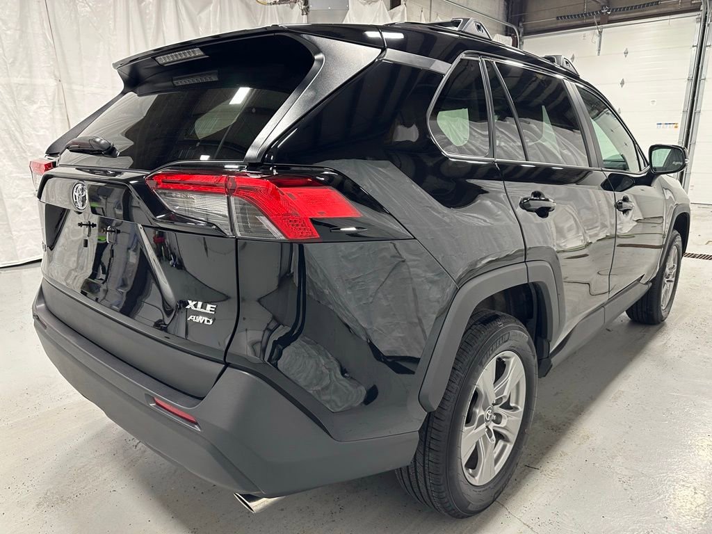 Used 2025 Toyota RAV4 XLE image 7