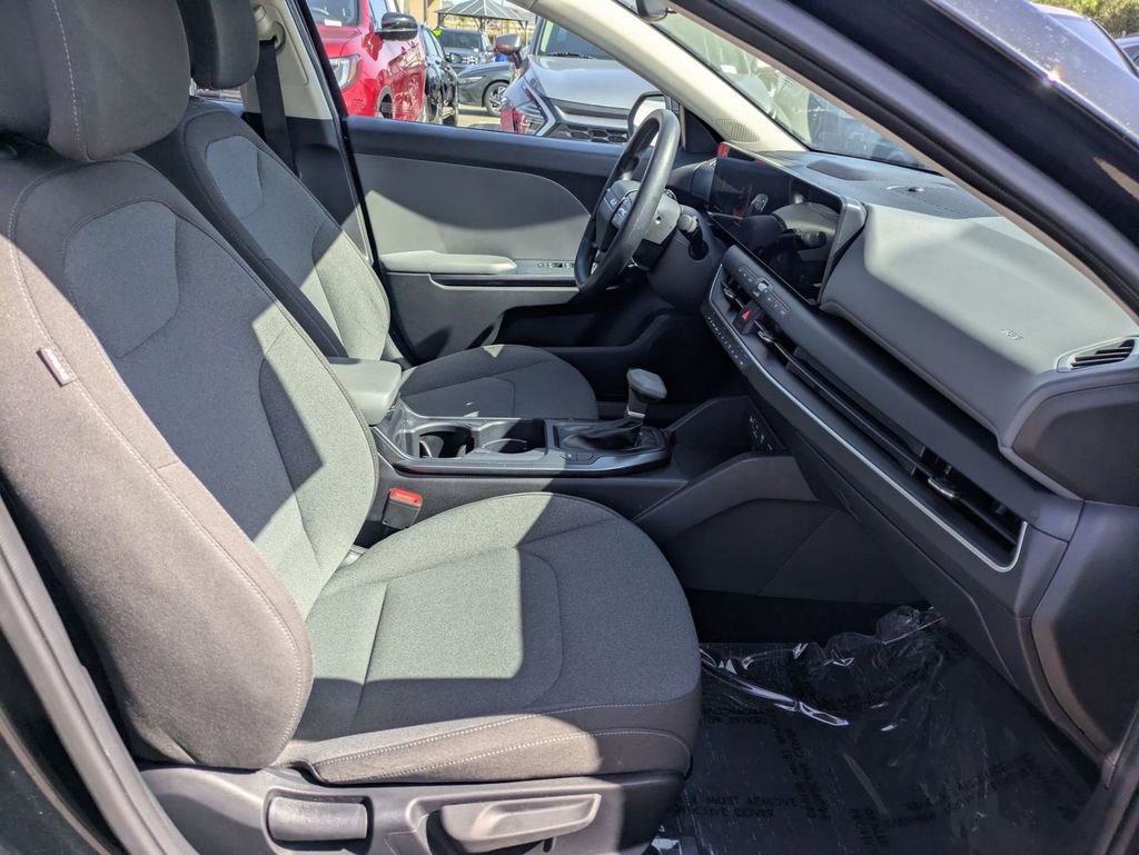Used 2025 Kia K4 FWD image 30