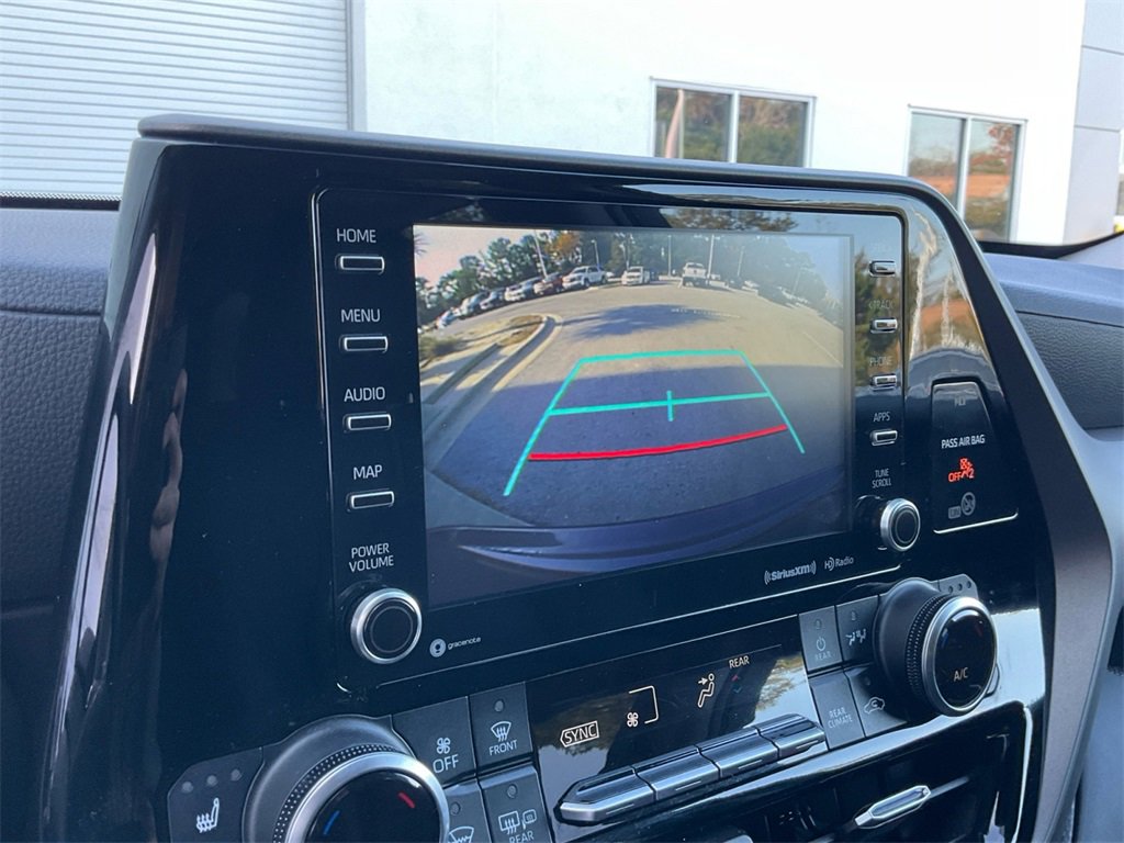 Used 2021 Toyota Highlander XLE image 22