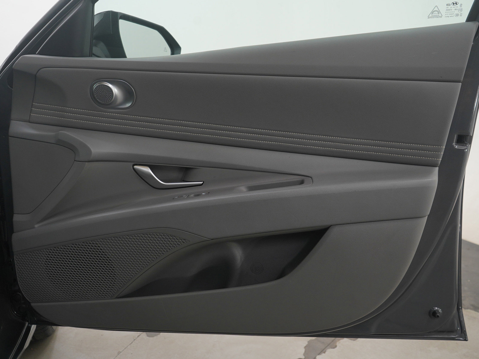 Used 2025 Hyundai Elantra SEL image 9