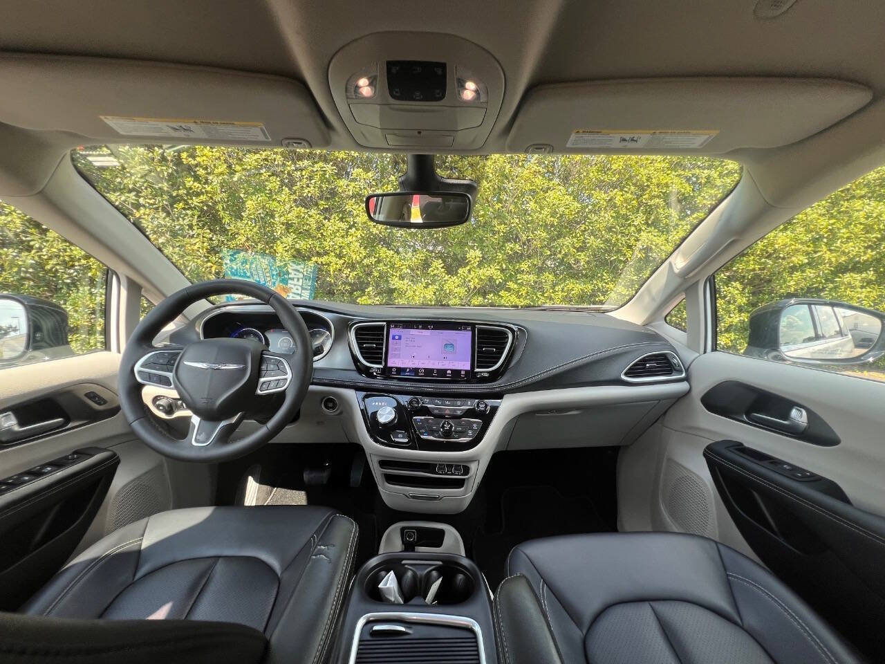 Used 2024 Chrysler Pacifica Touring-L FWD image 27