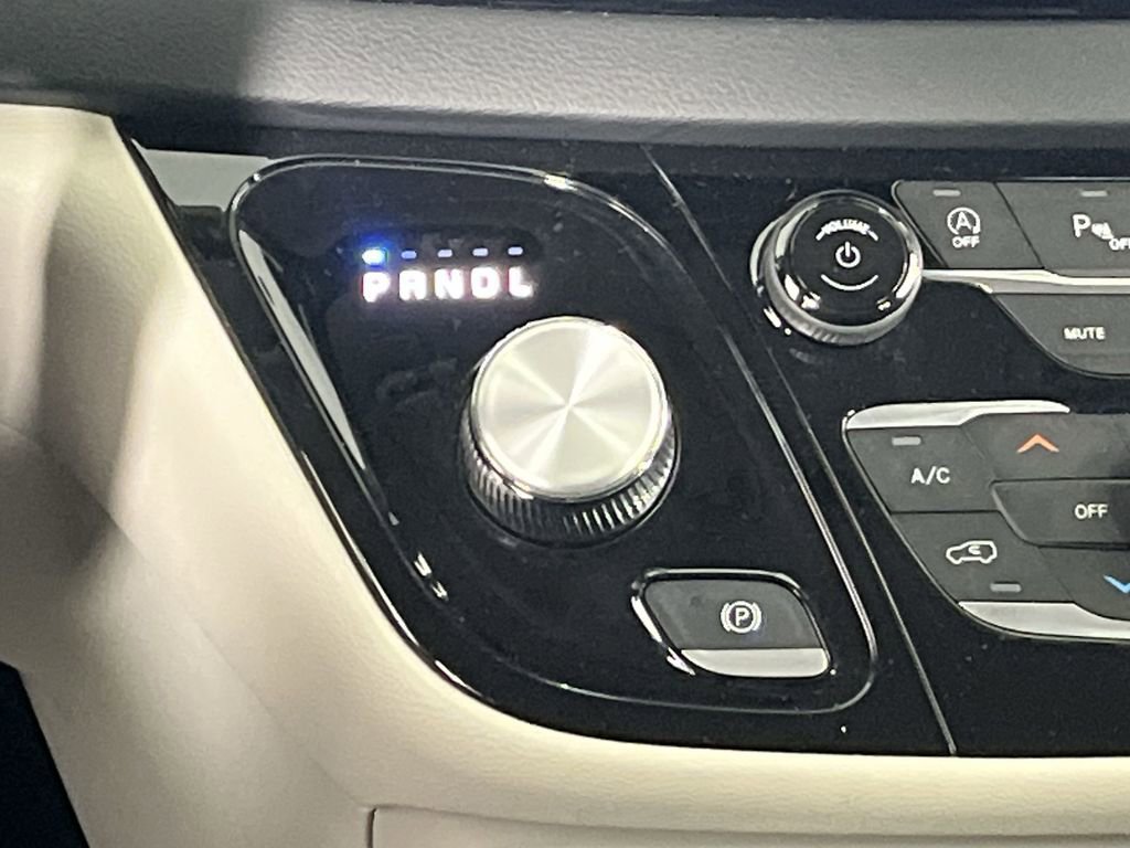 Used 2023 Chrysler Pacifica Touring-L image 19